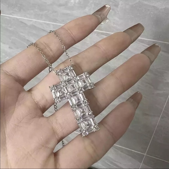 New Luxury 925 Silver Princess Cut Cross Diamond Necklace - Picture 2 of 12